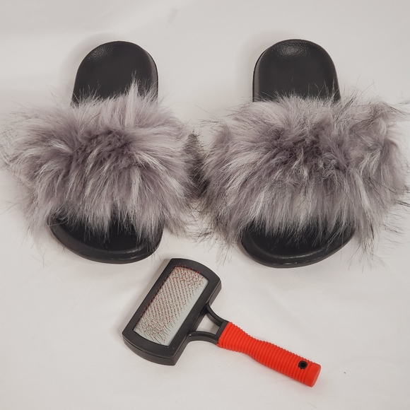 Women's Anti-Slip Grey Faux Fur Fluffy Slippers - Picture 7 of 7